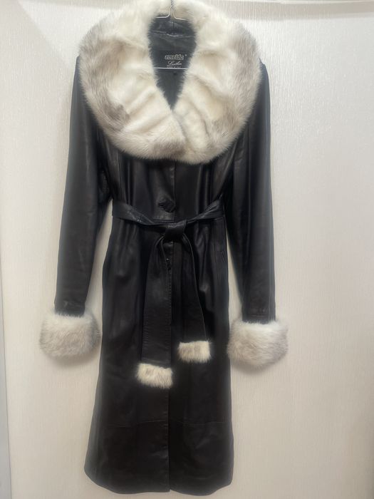 Плащ кожаный с норковым воротником и манжетами