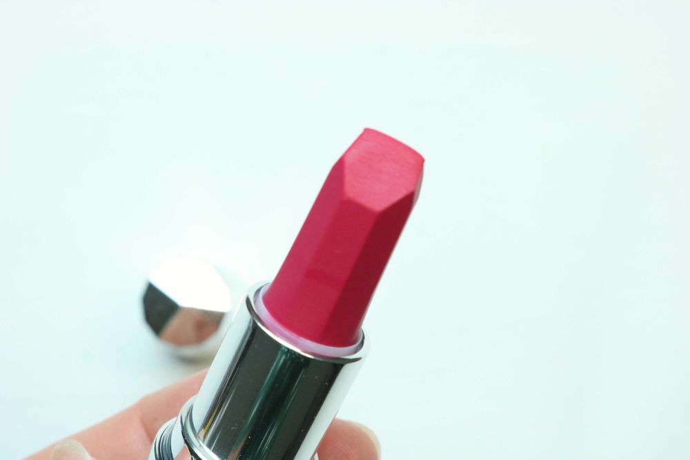 Avon Matte Legend szminka matowa Statement używana