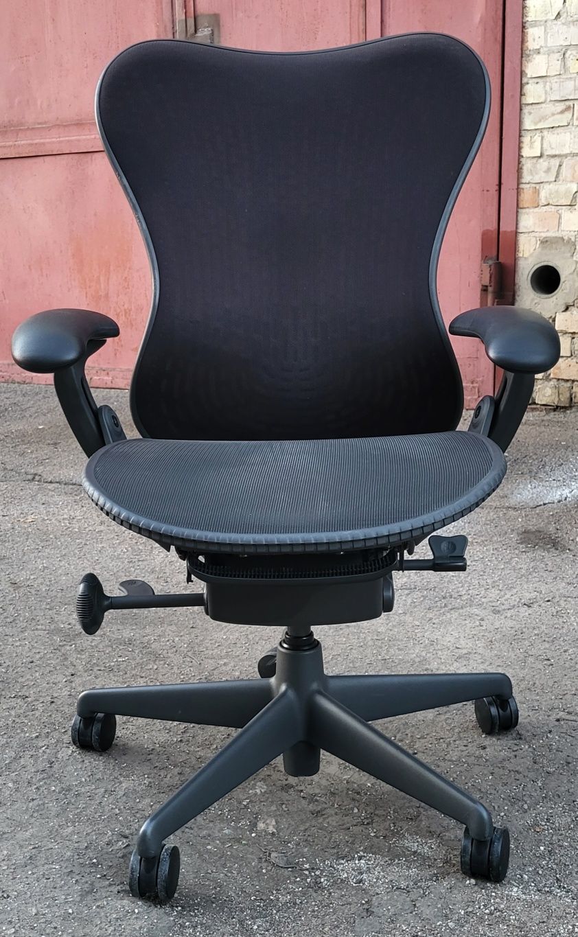 Ергономічне крісло Herman Miller