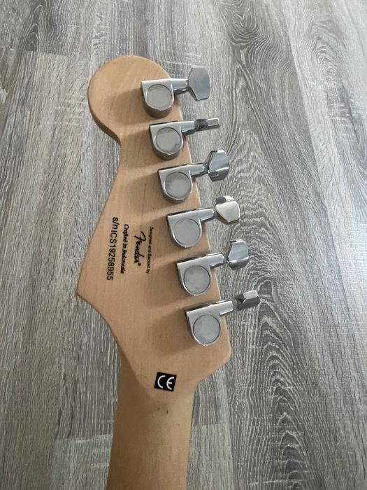 Guitarra squier stratocaster
