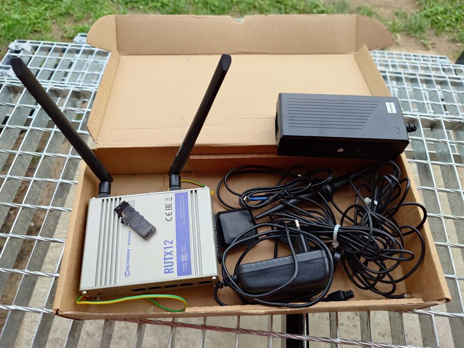 Router przemysłowy Teltonika RUTX12 - Dobry stan.