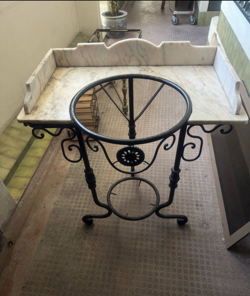 Mesa de jardim ou decoração
