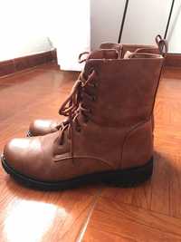 Botas pelo tornozelo