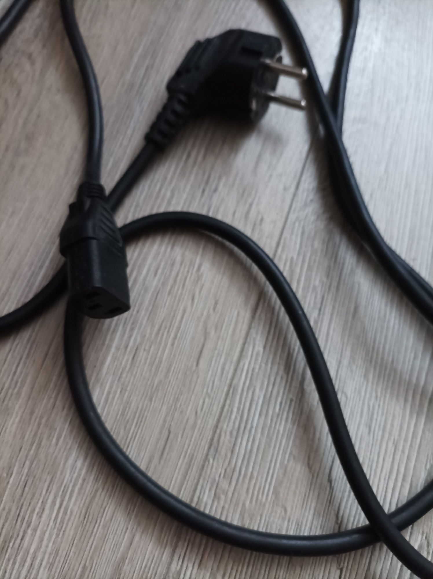 Kabel zasilający do komputera