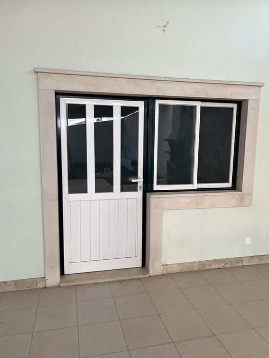 Porta em aluminio mais janela