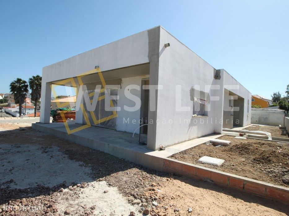 Moradia Térrea T3 com excelente exposição solar - Boas áreas e terr...