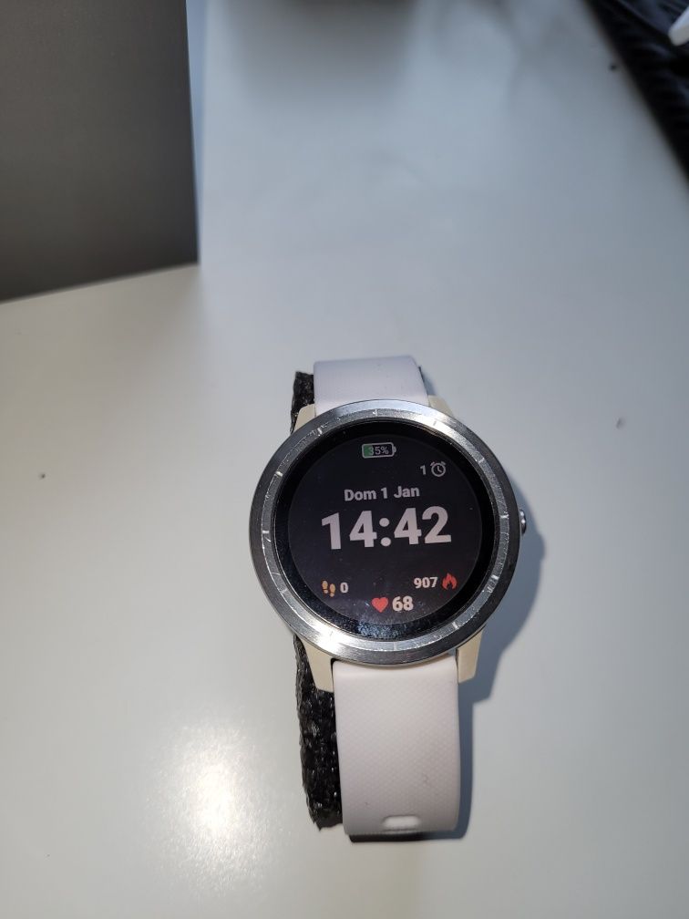 Smartwatch Garmin Viviactive 3 branco com GPS