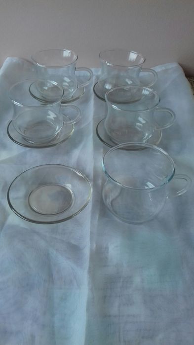 Filiżanki z talerzykami