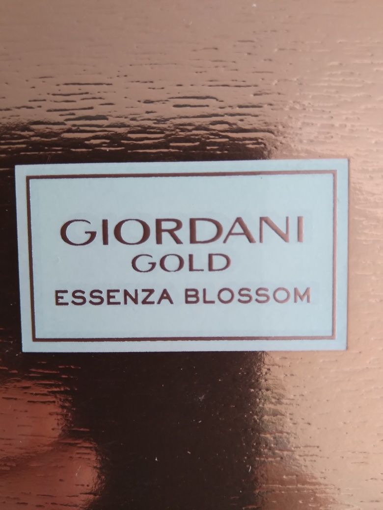 Perfumy Giordani Gold Essenza Blossom