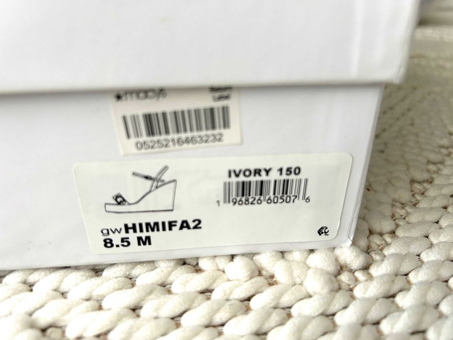 Guess sandaly na koturnie roz 39