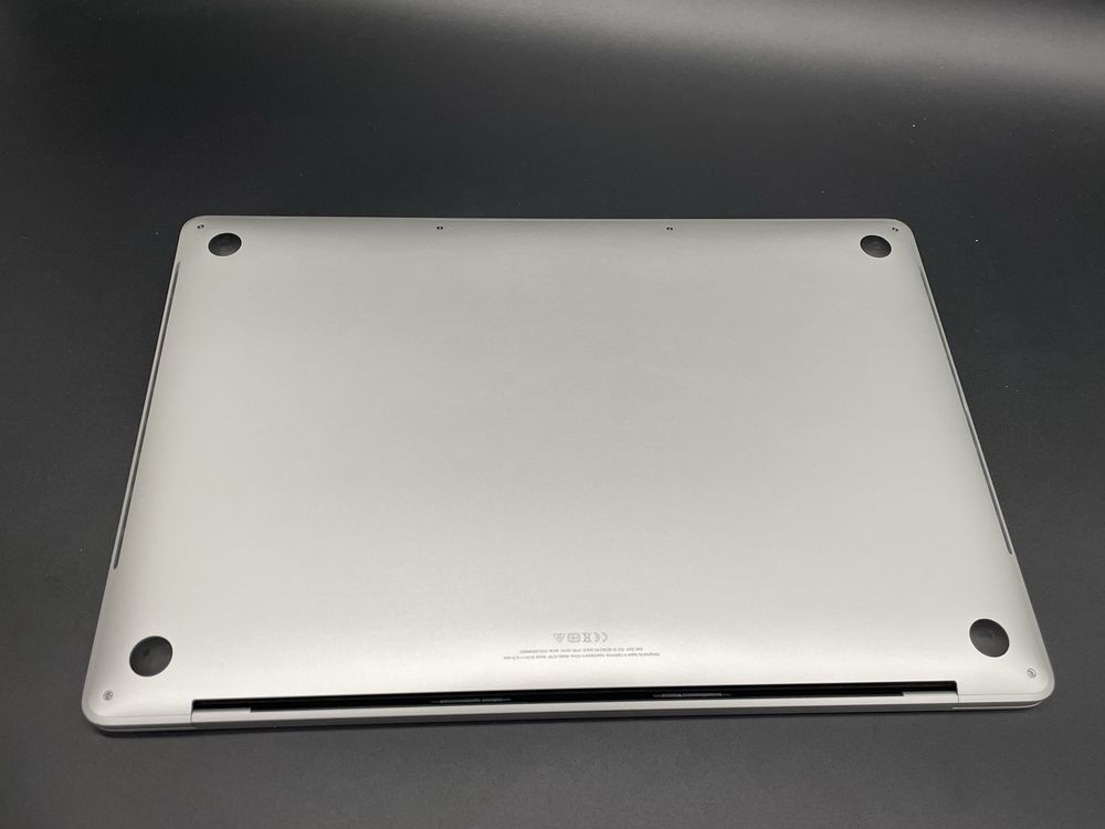 Macbook pro 2019 16 дюймів i7 16gb radeon 5300 ідеал