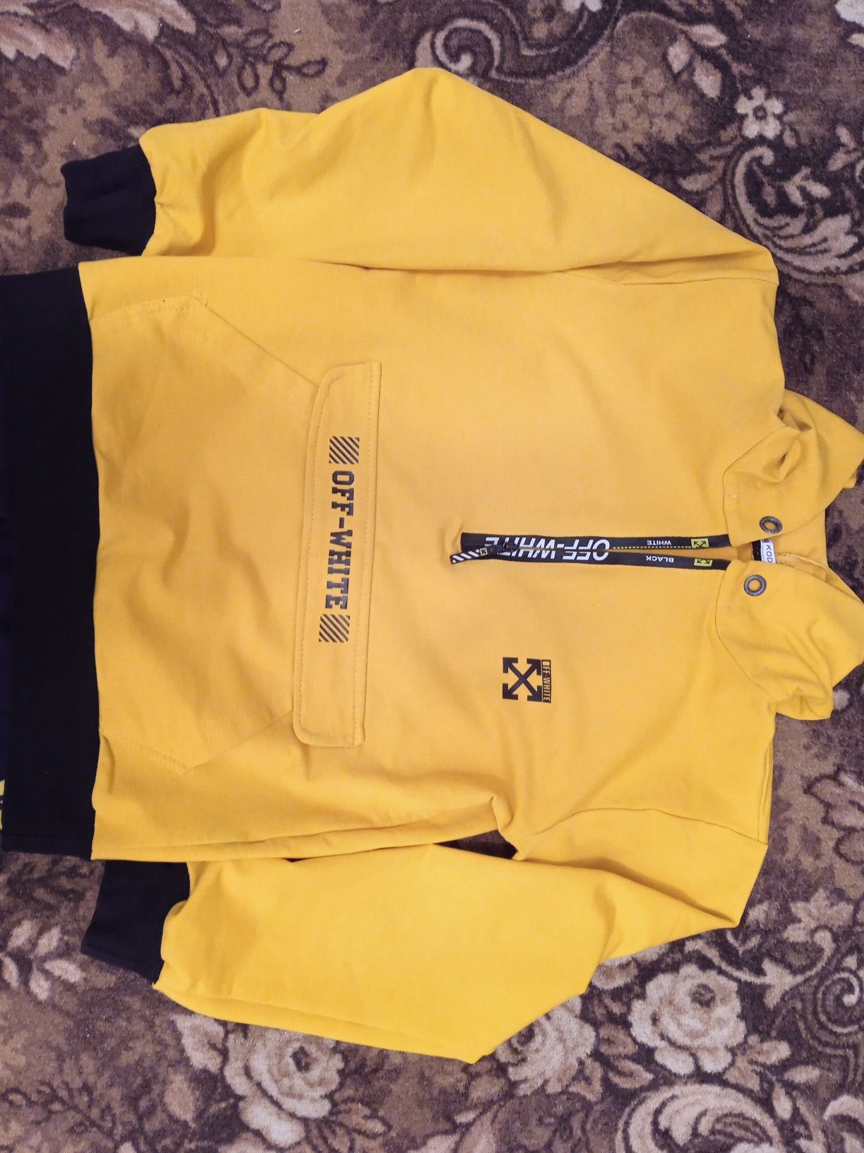 Off White. Класний костюм. Можна окремо