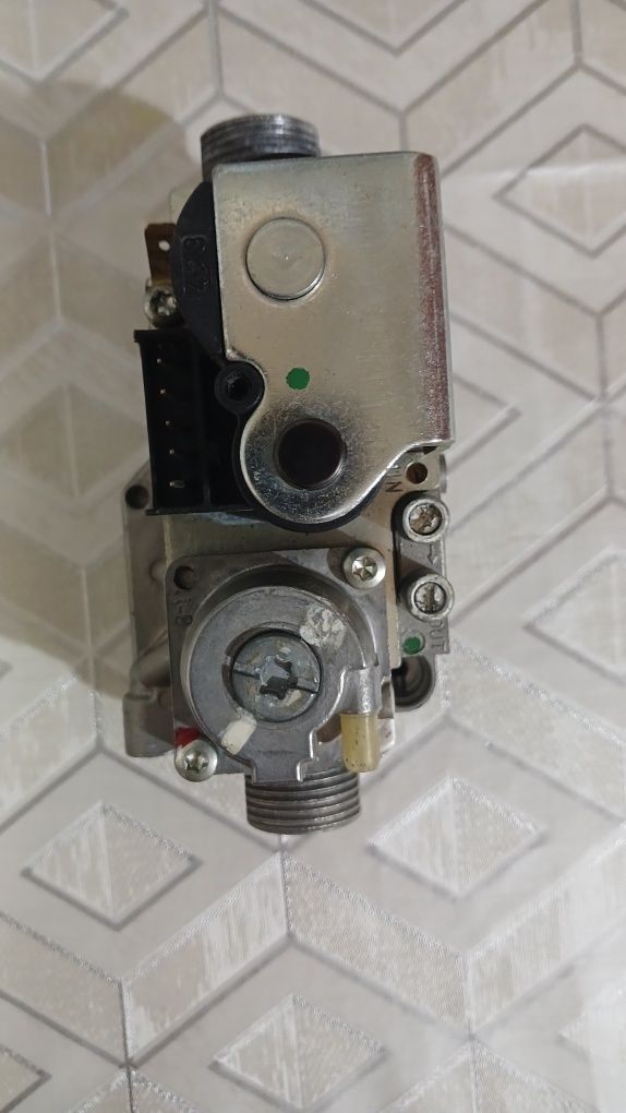 Газовий клапан Honeywell VK4105G