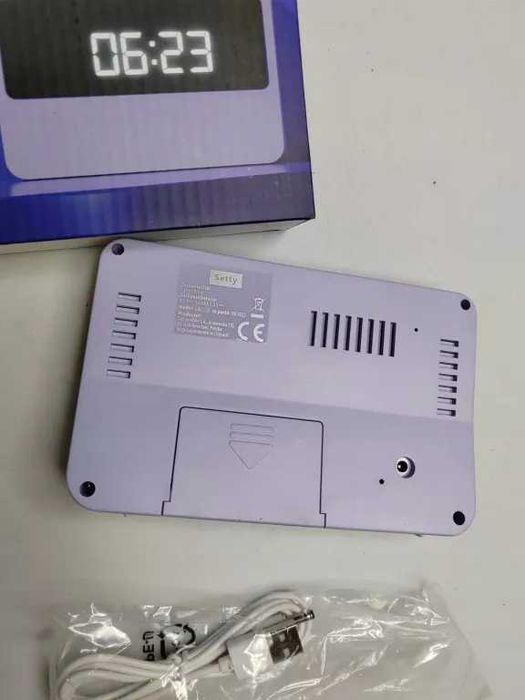 Zegarek elektroniczny  budzik z wyświetlaczem MIX kolorów