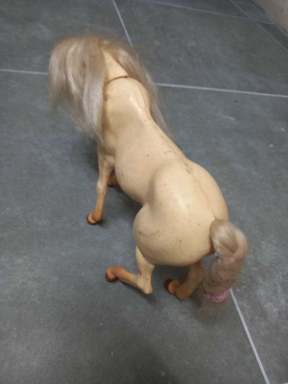 brinquedo em forma de cavalo