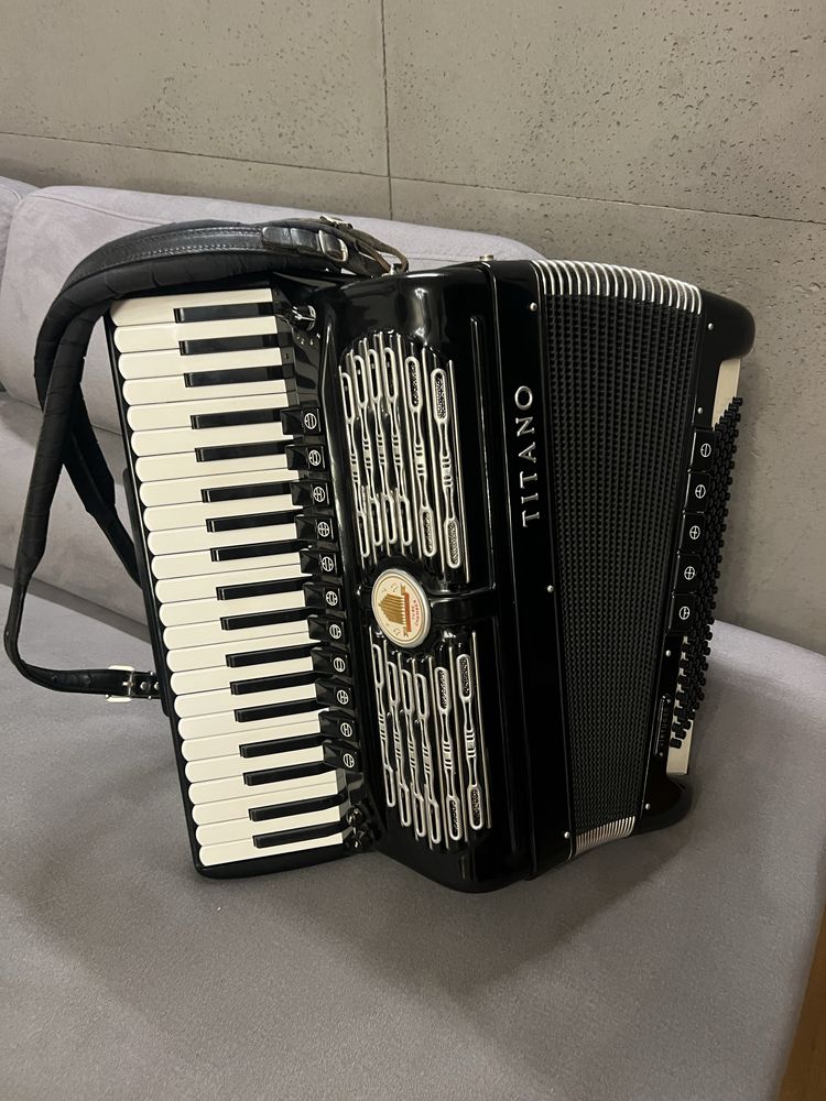 Akordeon titano virtuoso