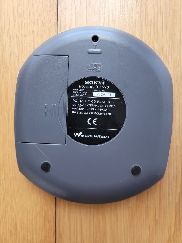 Walkman discman sony 
Transformador original incluido.
Tam
