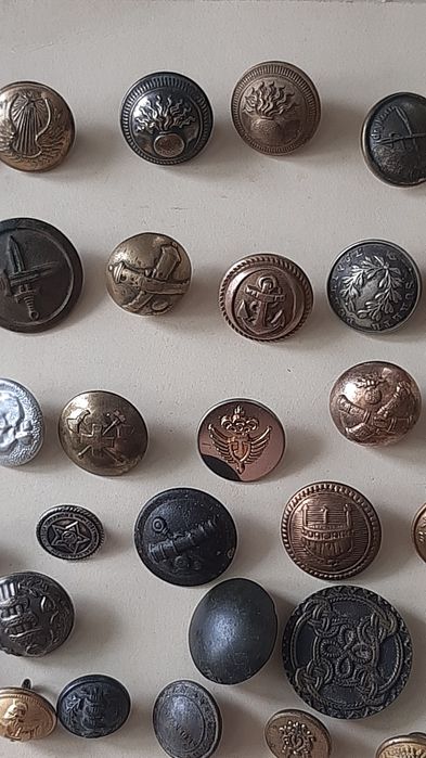 Продам разные коллекционные пуговицы.
