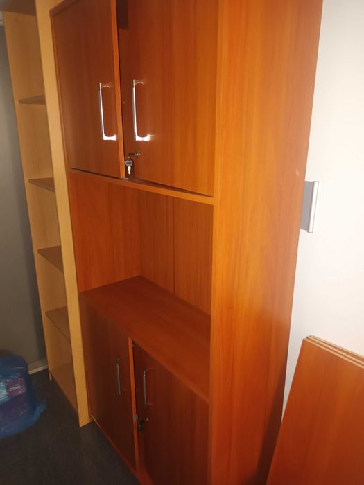 Oddam za darmo używane meble biurowe