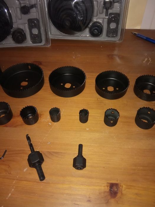 Caixa de 12 brocas redondas para serrar buracos de madeira