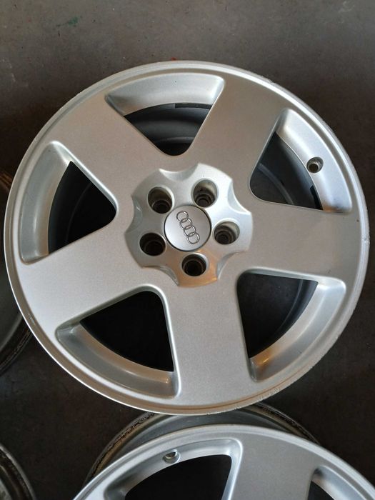 Felgi aluminiowe Audi TT A3 5x100 7j16 et31 ch 57,1 oryg vw skoda 8n0