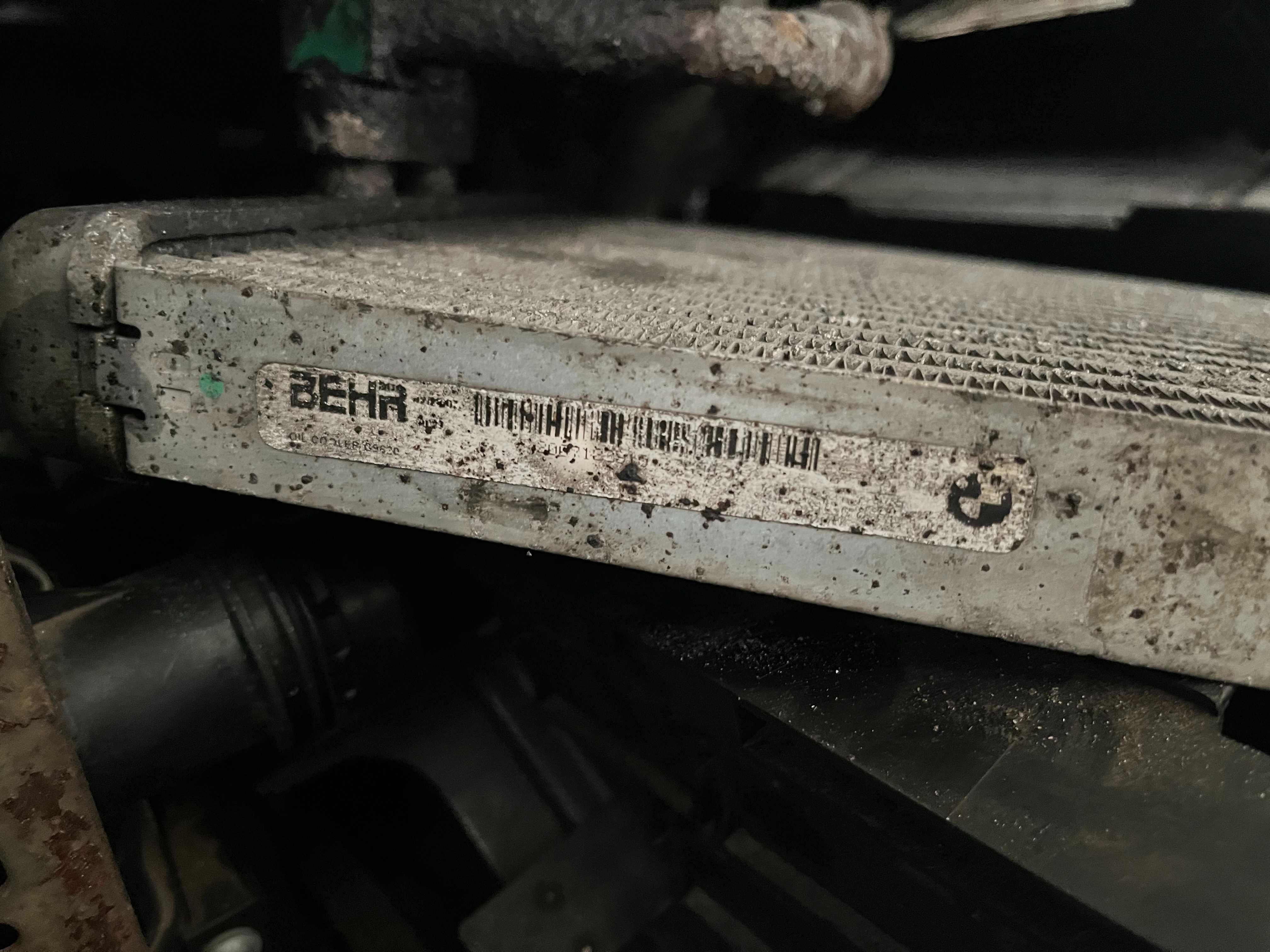 Chłodnica oleju silnika przed koło BMW E70 4.8i