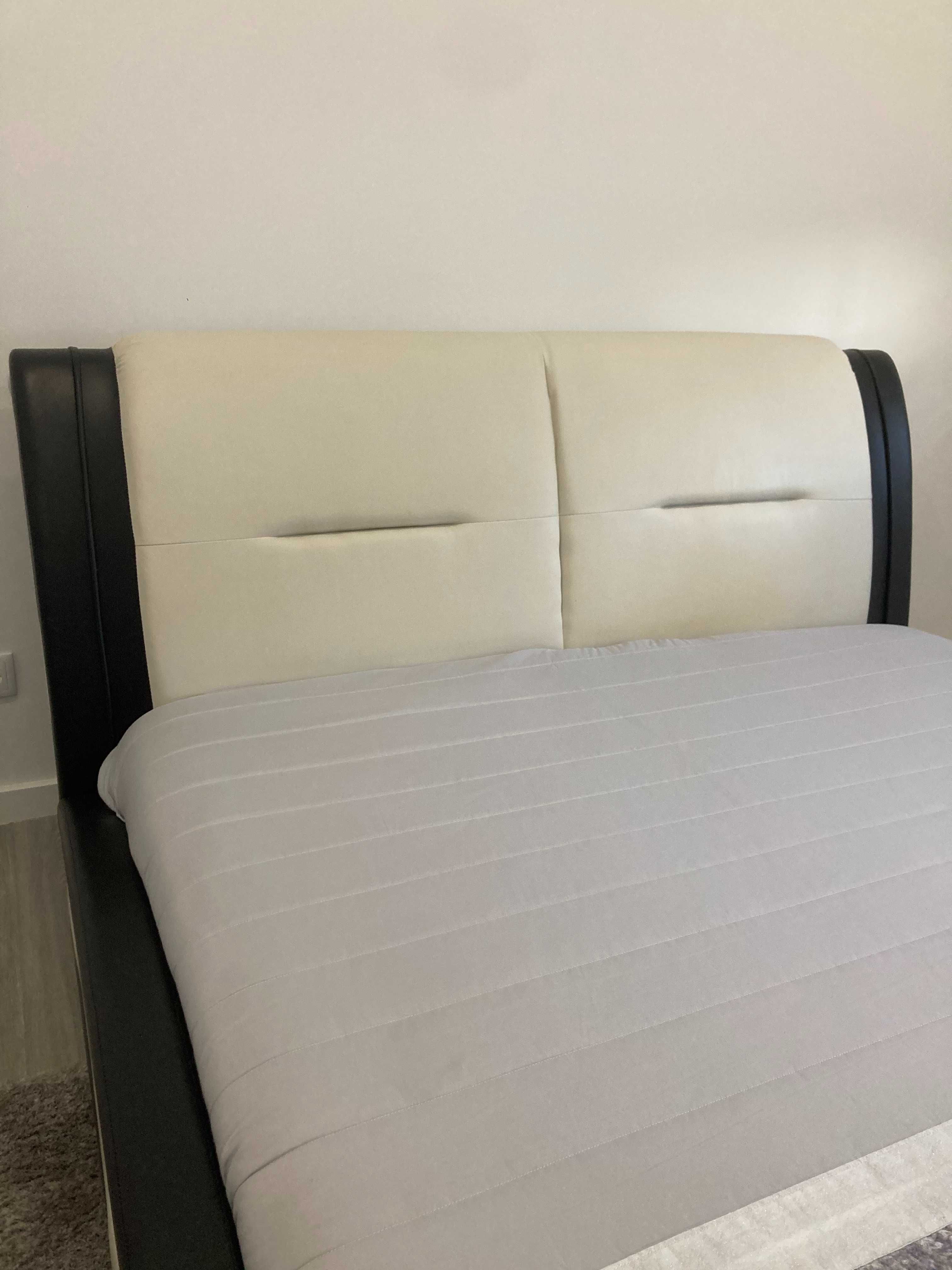 Cama de napa preta e branca c/ colchão