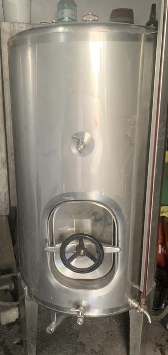 Depositos de inox, 500 litros e 350 litros