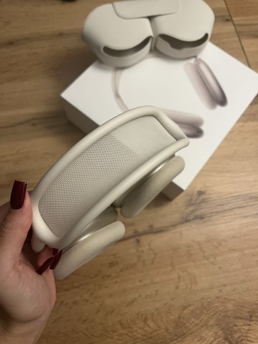 AirPods Max Starlight