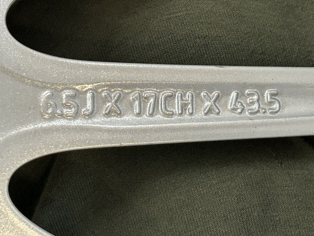 274 Felgi Aluminiowe VOLVO R 17 5x108 otwór 63,3 Nowe