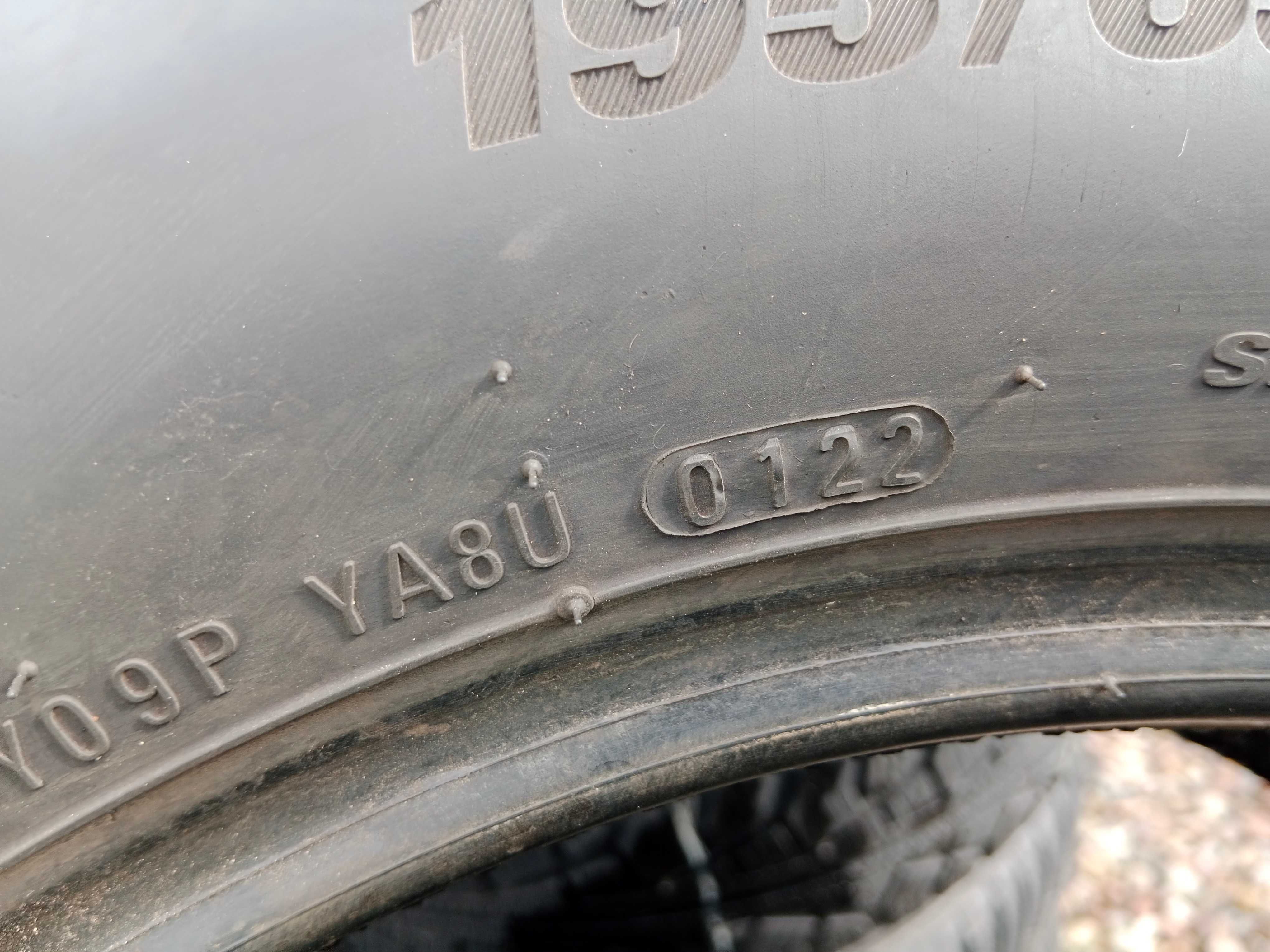 Opona używana 195/65R15 Kumho Solus TA11 1szt.