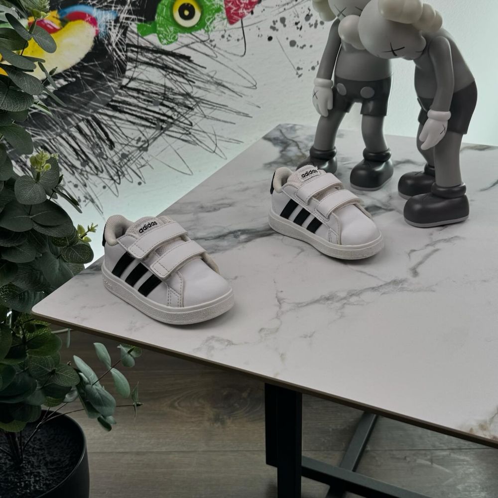 Дитячі кросівки шкіряні Adidas Court 20 розмір 132