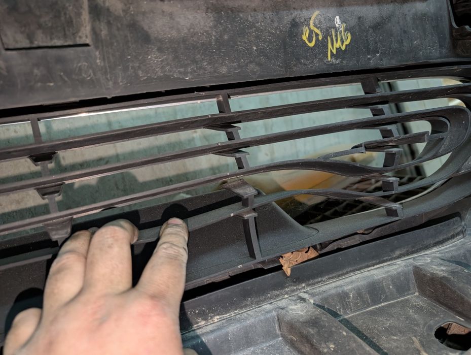 Передній бампер Renault Zoe