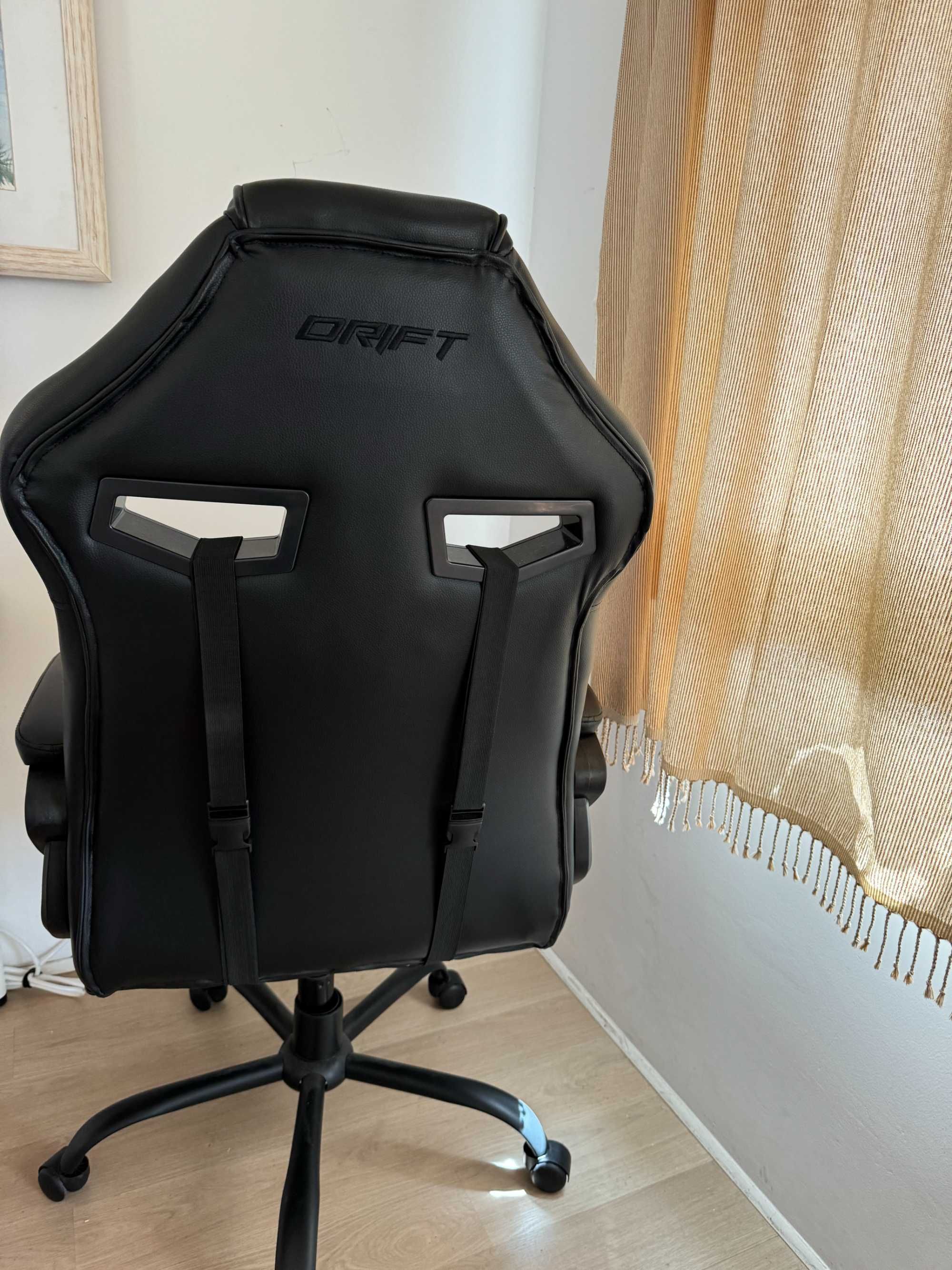 Mesa e cadeira de escritório