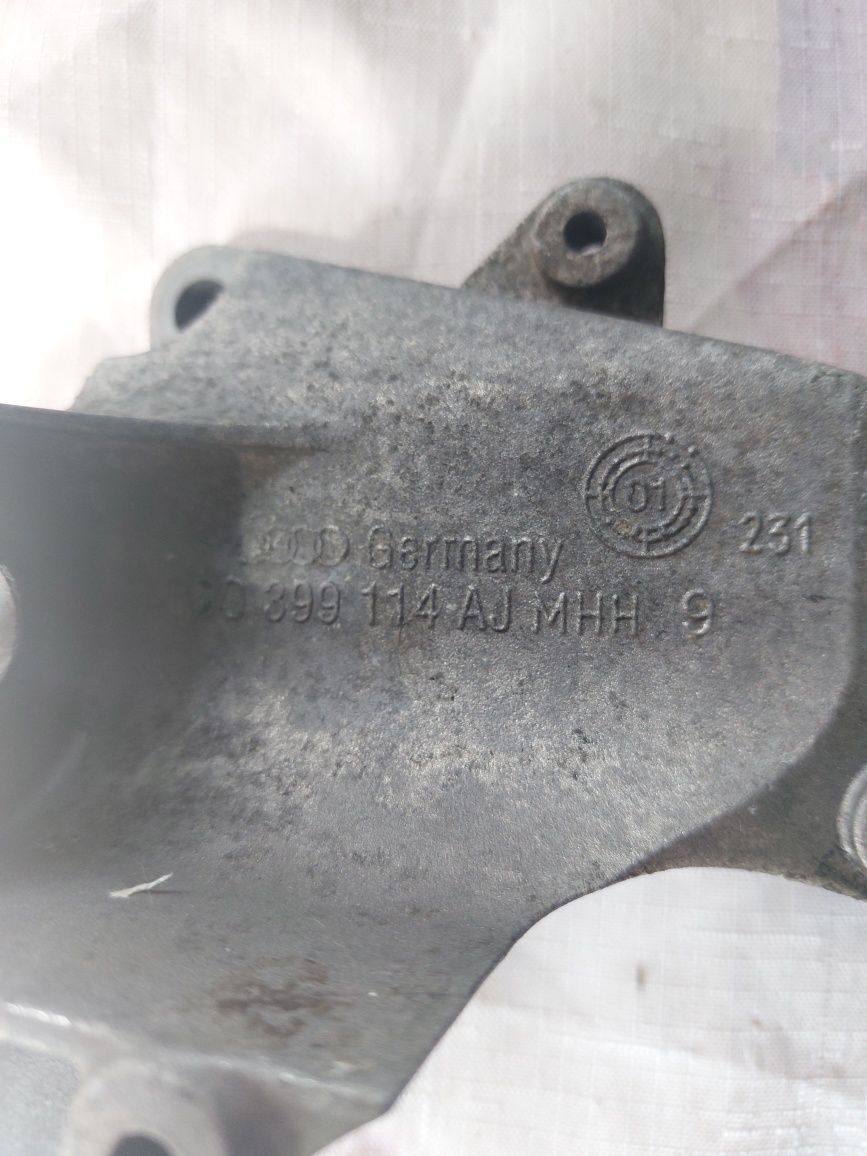 Правый кронштейн АКПП Audi A6 C5 8D0399114AJ