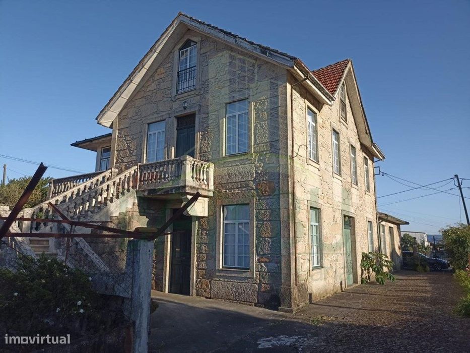 Terreno para construção em altura no centro de Valença