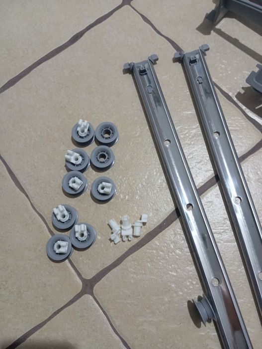 Elementy górnego kosza zmywarki Bosch