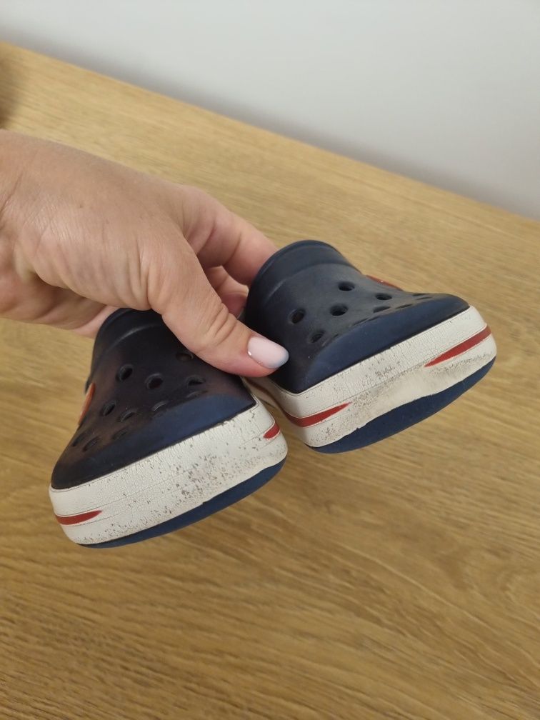 Crocs klapki basenowe, roz. C8-C9, granatowe 
Stan dobry, na codzień.