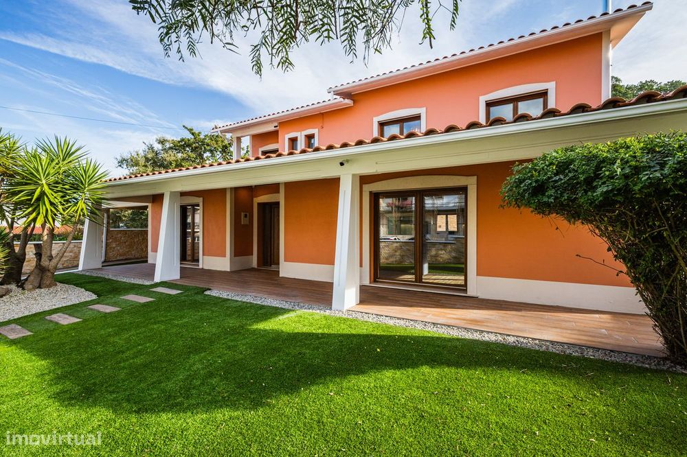 Vivenda T4 Isolada  — Totalmente Renovada com Piscina