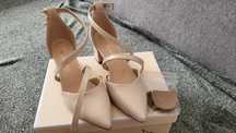 Buty na niskim  obcasie