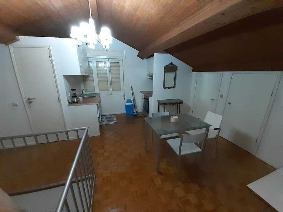 Apartamento T0/T1 Mobilado c/ Amplo Quintal | Em Moradia Comum