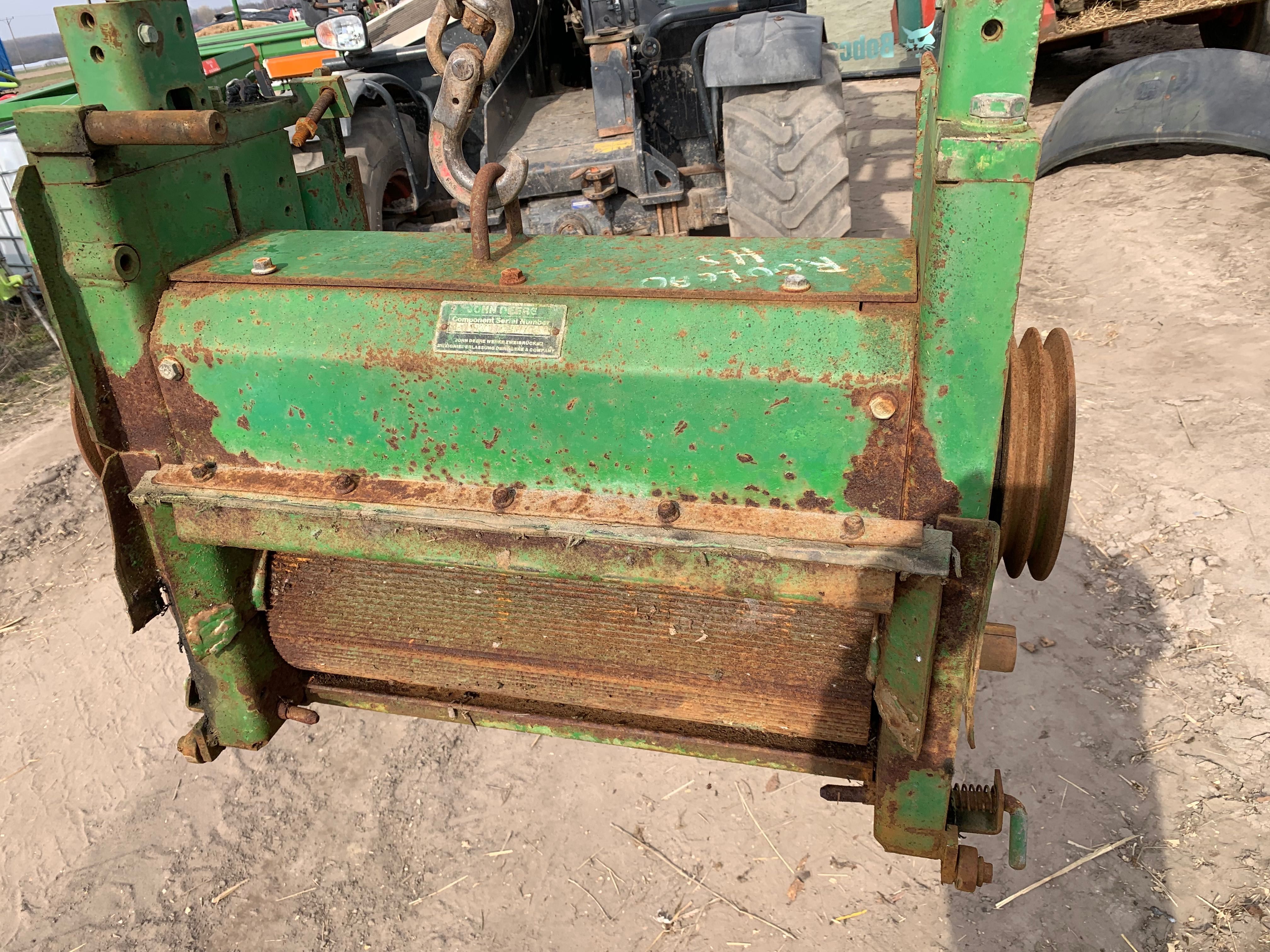 Gniotownik ziarna John Deere 7700, 6750