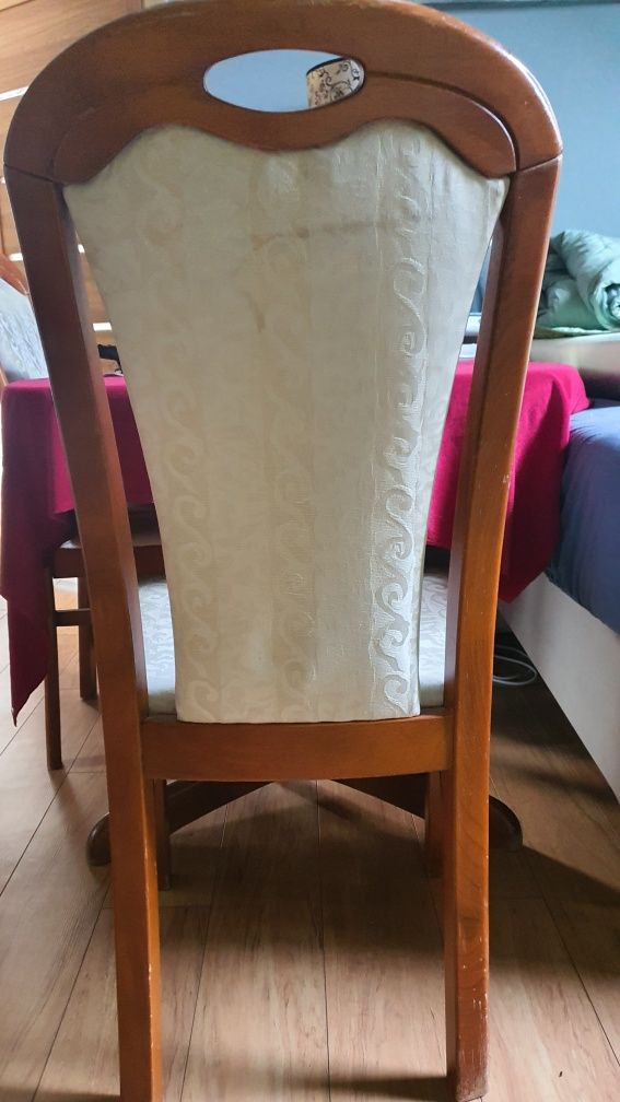 Stół rozkładany z 4 krzesłami