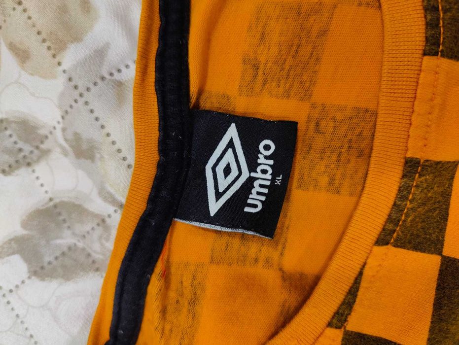 T-shirt Umbro tam. XL em bom estado
