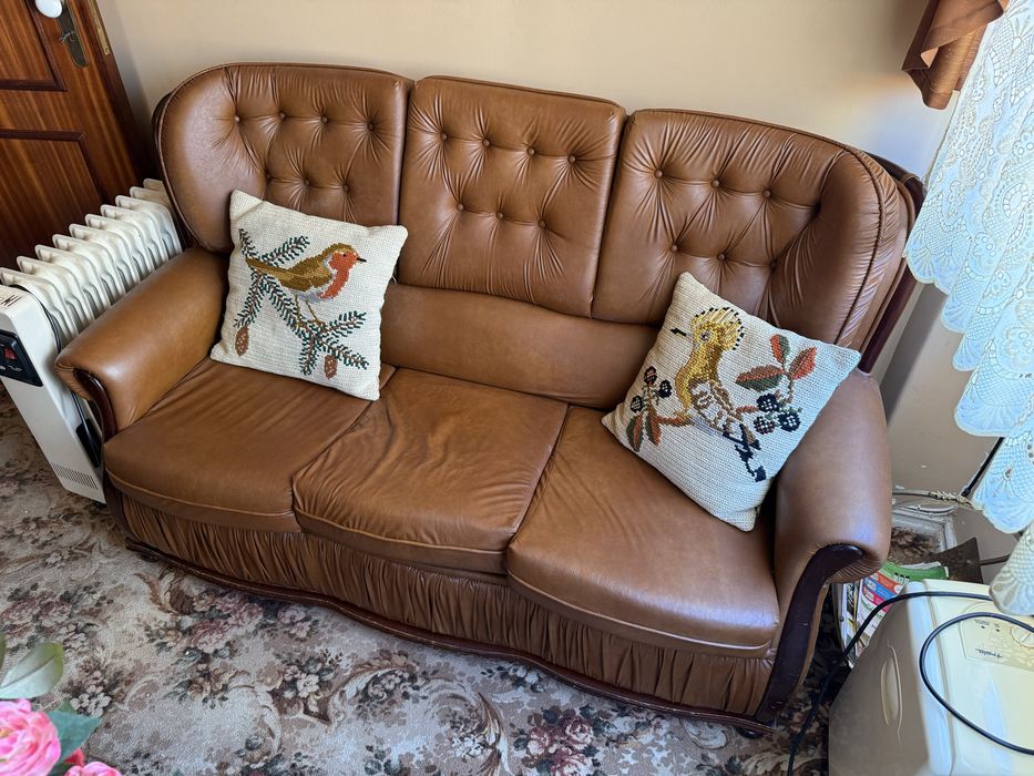 2 Sofas pele castanho