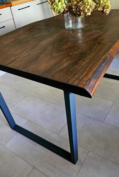 Stół drewniany do jadalni