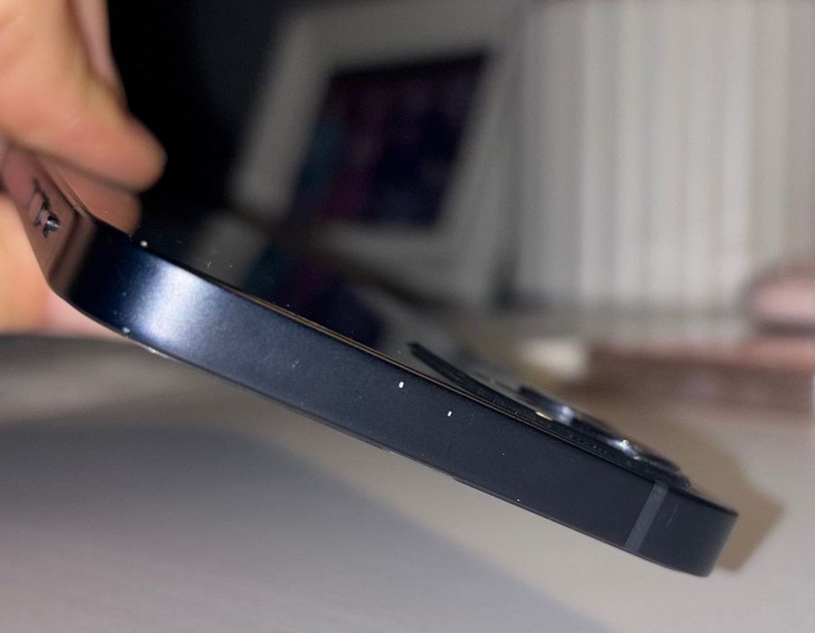 3 letni sprawny, używany phone 12, ok 77-79% baterii wraz z obudowami