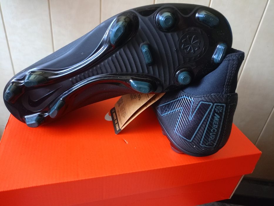 Nowe oryginalne czarne korki Lanki Nike Mercurial 45