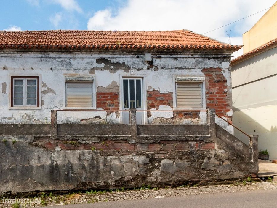 Moradia Geminada T2 com Projeto Aprovado