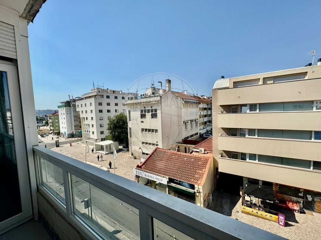 T2 + 1 no centro de Loures remodelado - BAIXA DE PREÇO